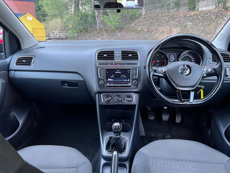 VOLKSWAGEN POLO