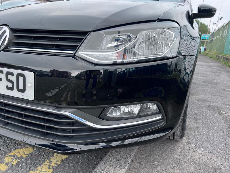 VOLKSWAGEN POLO