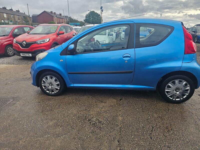 PEUGEOT 107