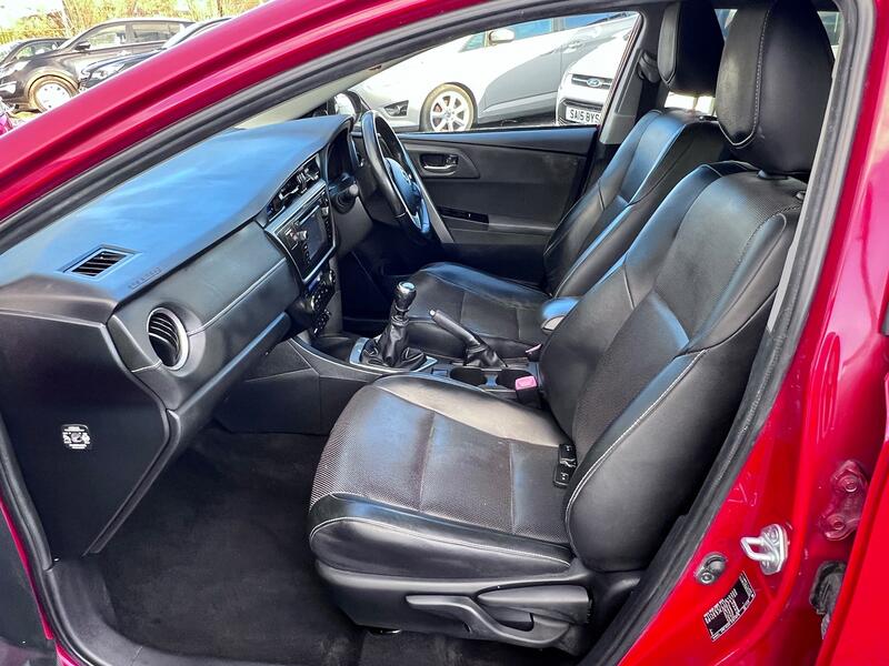 TOYOTA AURIS