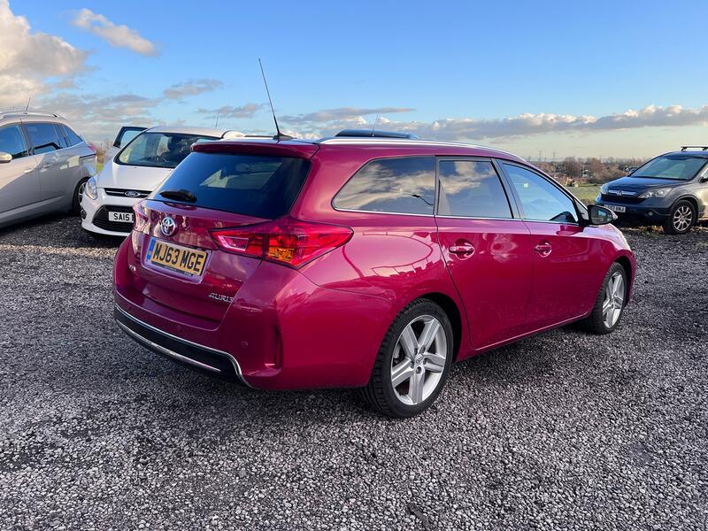 TOYOTA AURIS