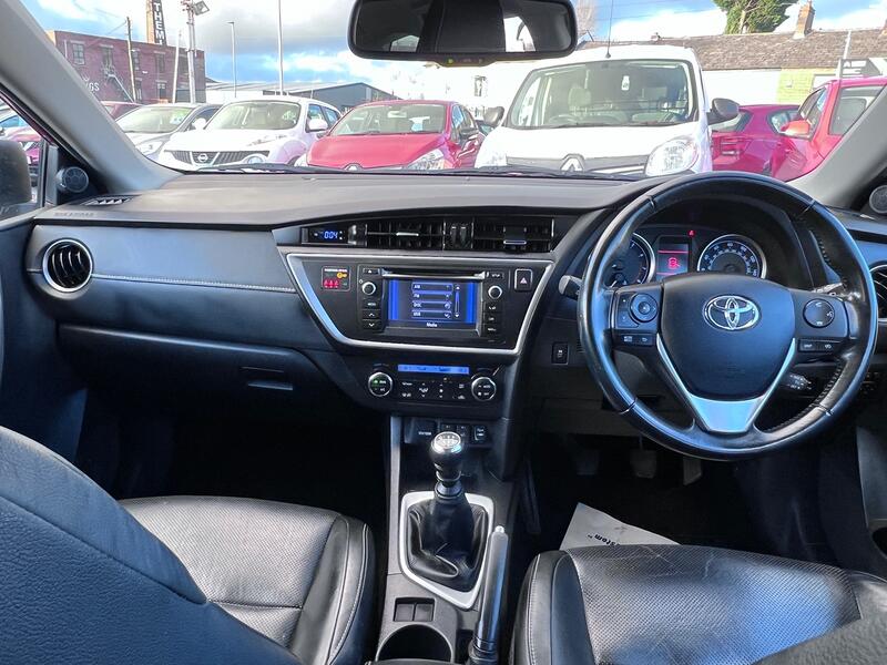 TOYOTA AURIS