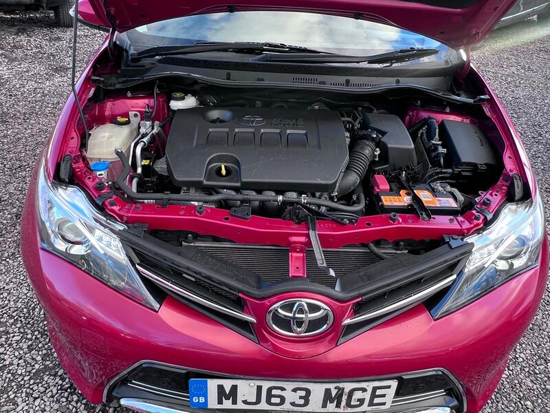 TOYOTA AURIS