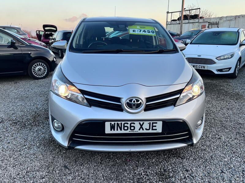 TOYOTA VERSO