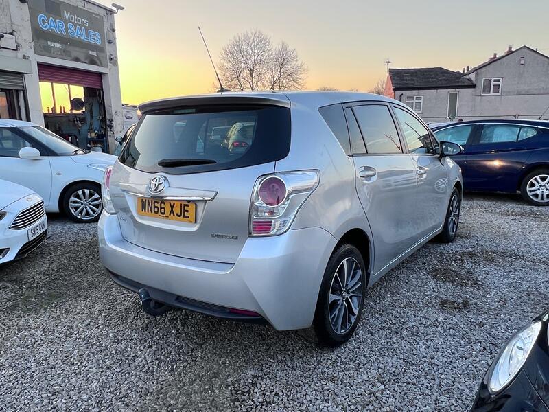 TOYOTA VERSO