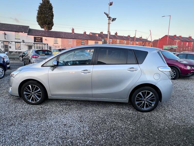 TOYOTA VERSO