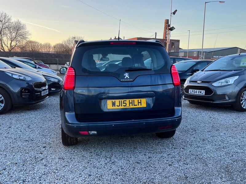 PEUGEOT 5008