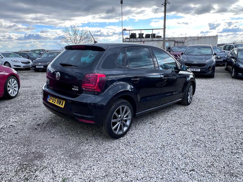 VOLKSWAGEN POLO