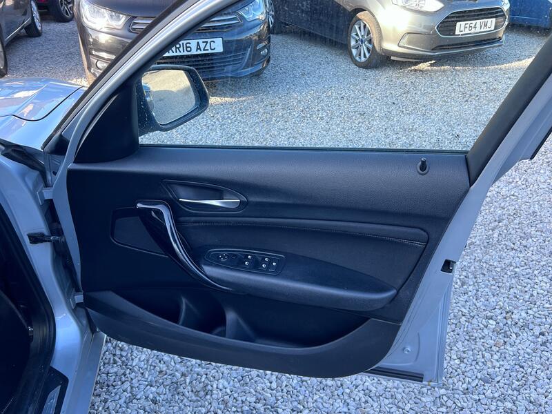 BMW 1 SERIES