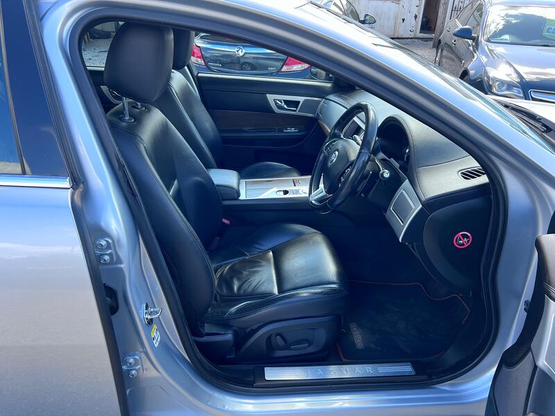 JAGUAR XF