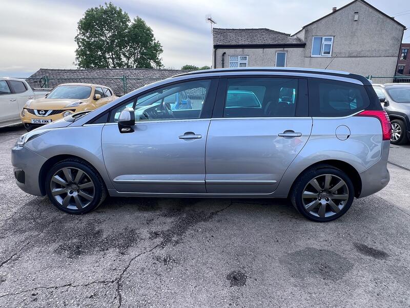 PEUGEOT 5008