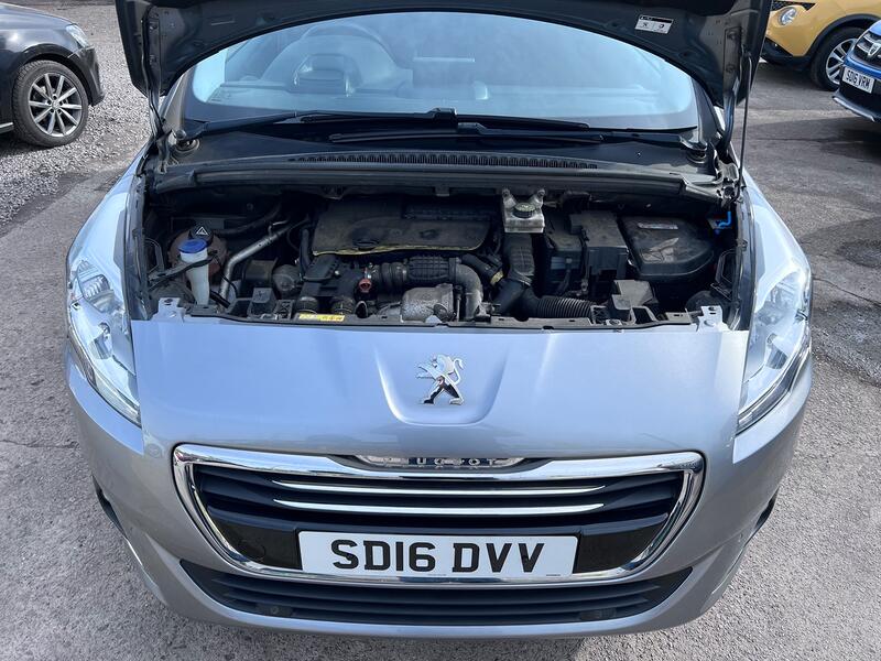 PEUGEOT 5008