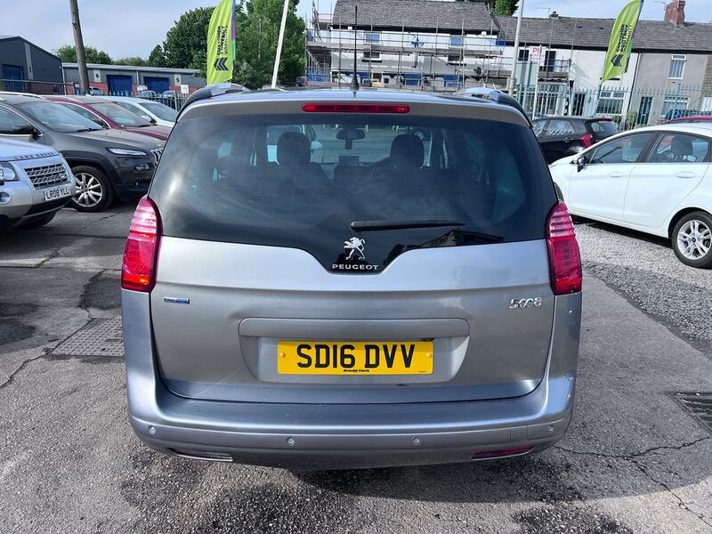 PEUGEOT 5008